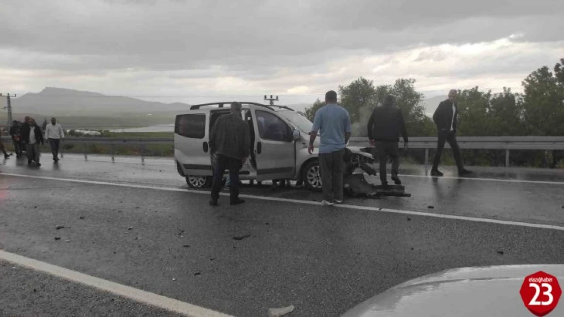 Elazığ'da trafik kazası: 2 yaralı