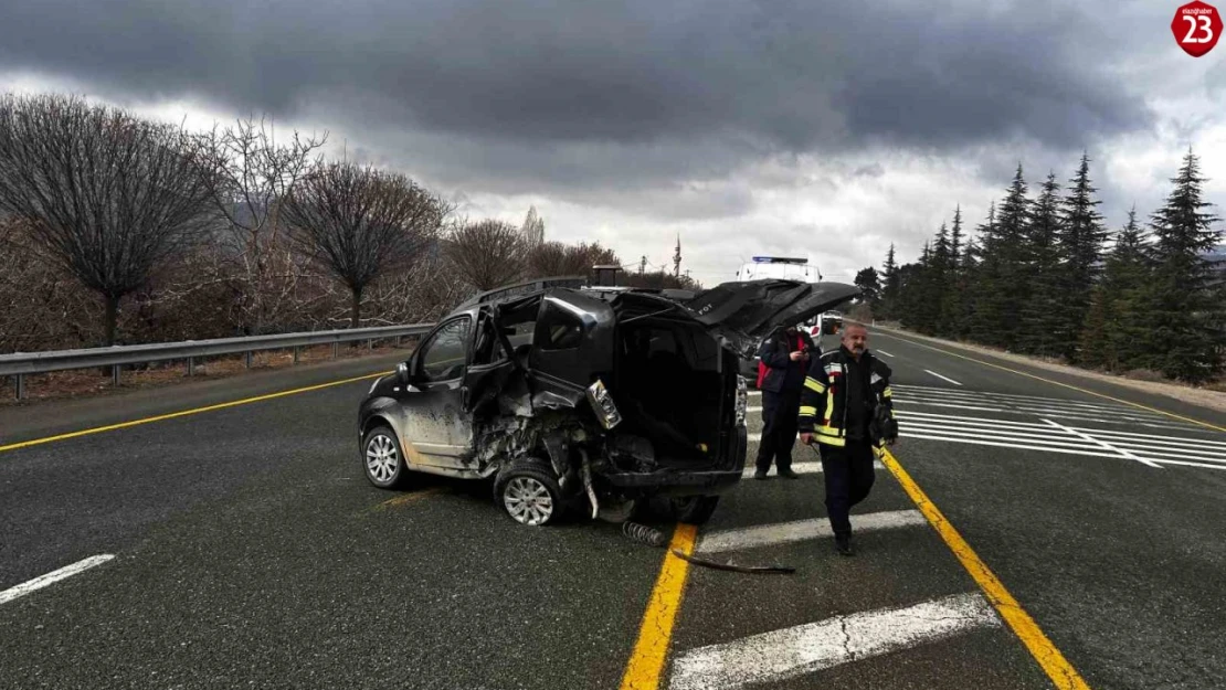 Elazığ'da trafik kazası: 2 yaralı