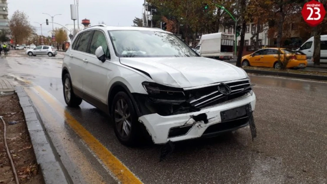 Elazığ'da trafik kazası: 2 yaralı