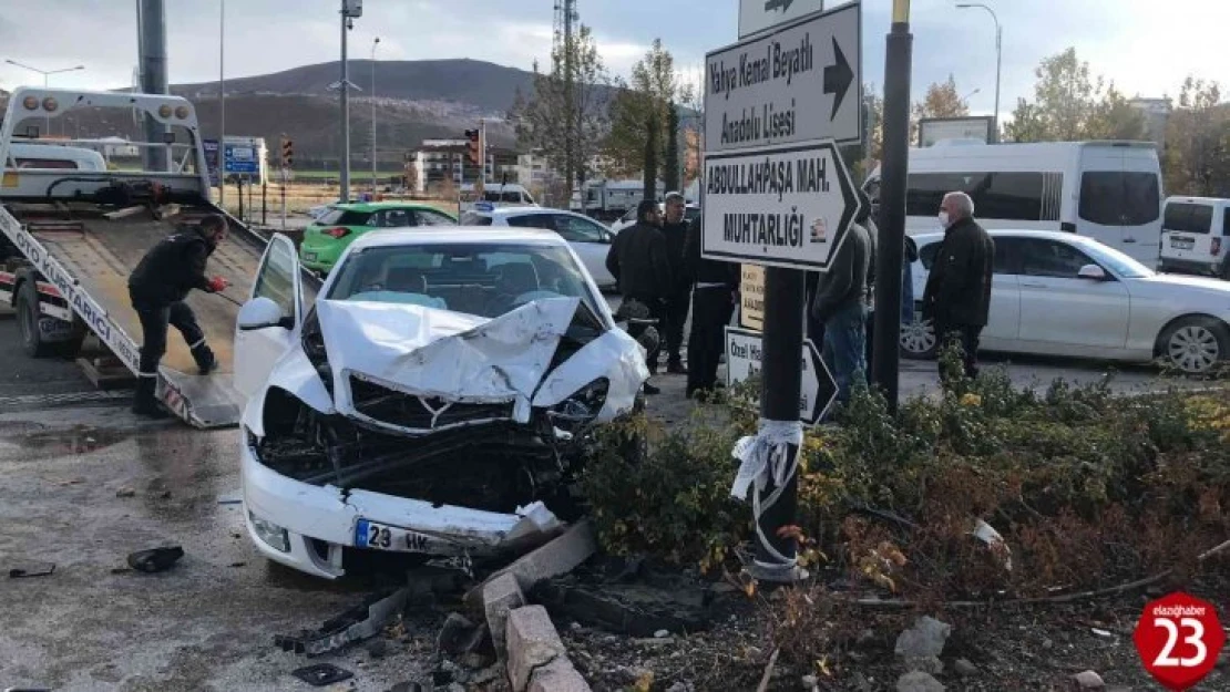 Elazığ'da Trafik Kazası, 3 Yaralı