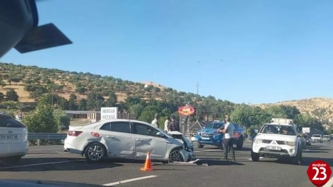 Elazığ'da trafik kazası: 4 yaralı