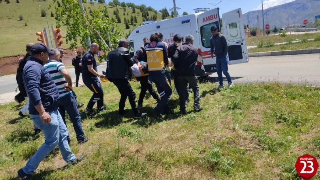 Elazığ Sivrice Yolunda Trafik Kazası, 1'i Bebek  5 Yaralı