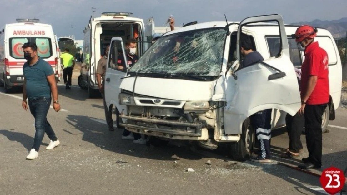 Elazığ'da trafik kazası:2 yaralı