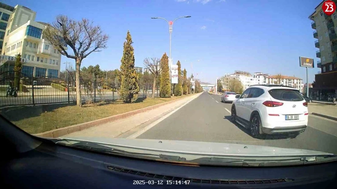 Elazığ'da Trafikte Makas Atan Sürücü Kameraya Yansıdı