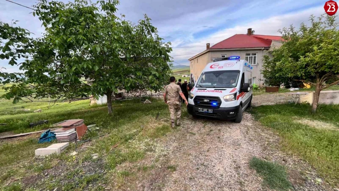 Elazığ'da traktörün altında kalan kişi yaralandı