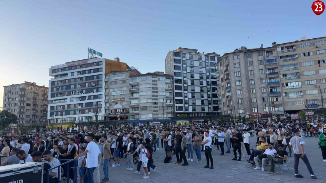 Elazığ'da Türkiye-Portekiz maçı için dev ekran kuruldu