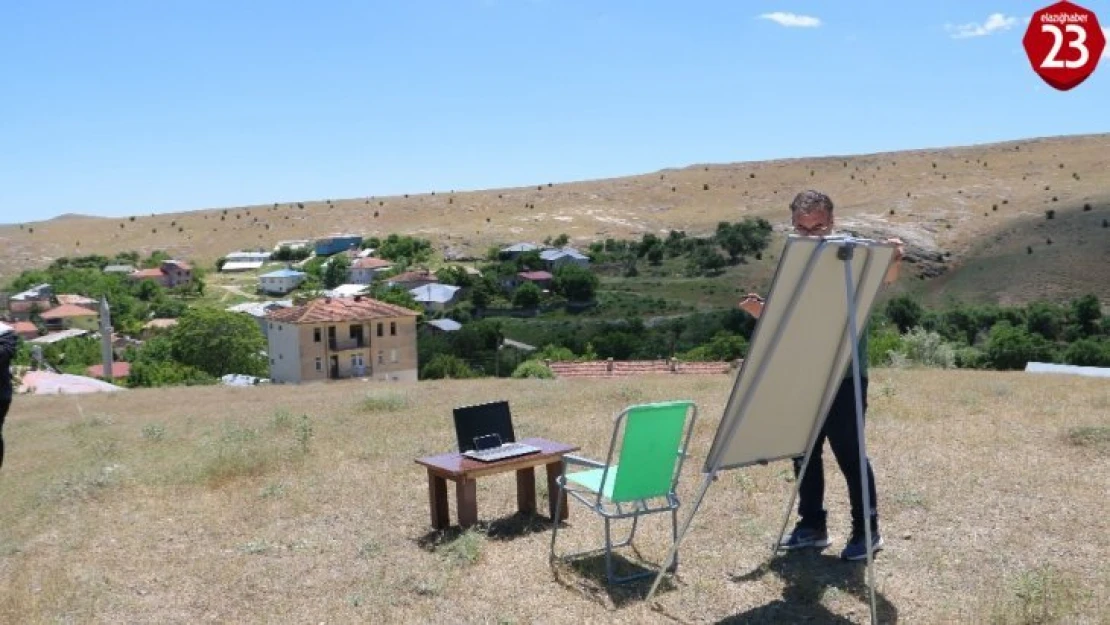 Elazığ'da vefalı öğretmen eğitimi, internet çeken tepeye taşıdı