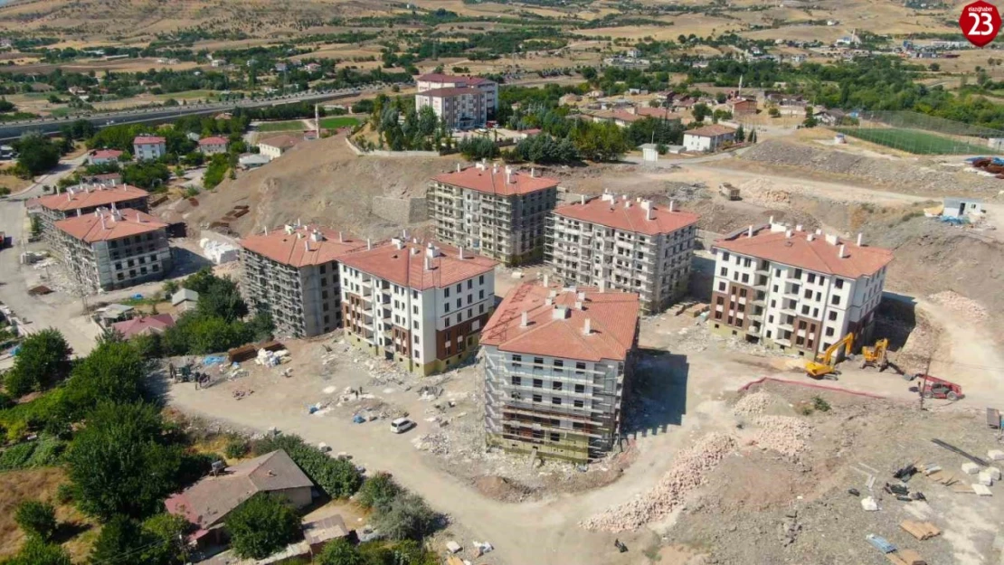 Elazığ'da yapımı devam eden TOKİ konutları hızla yükseliyor