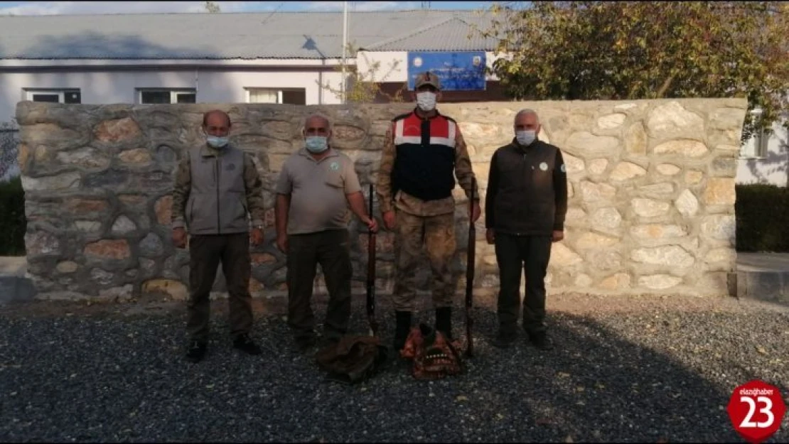 Elazığ'da yasa dışı avlanan 2 kişiye ceza kesildi, 2 otomatik tüfeğe el konuldu