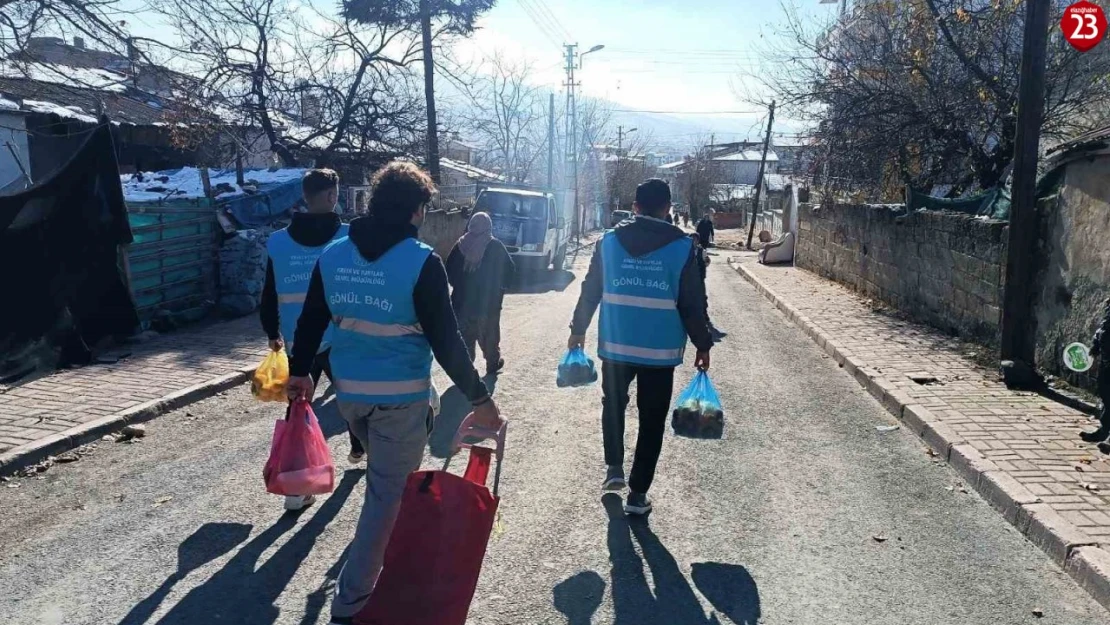 Elazığ'da Gönüllü Öğrenciler, Yaşlılarla 'Gönül Bağı' Kurdu