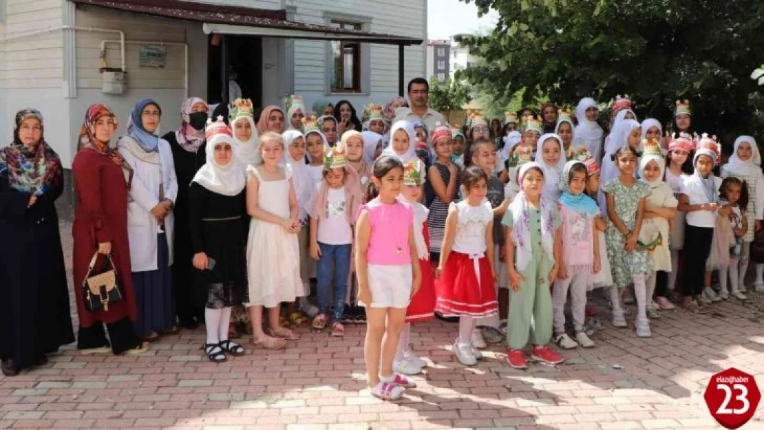 Elazığ'da yaz Kur'an kurslarında karne heyecanı