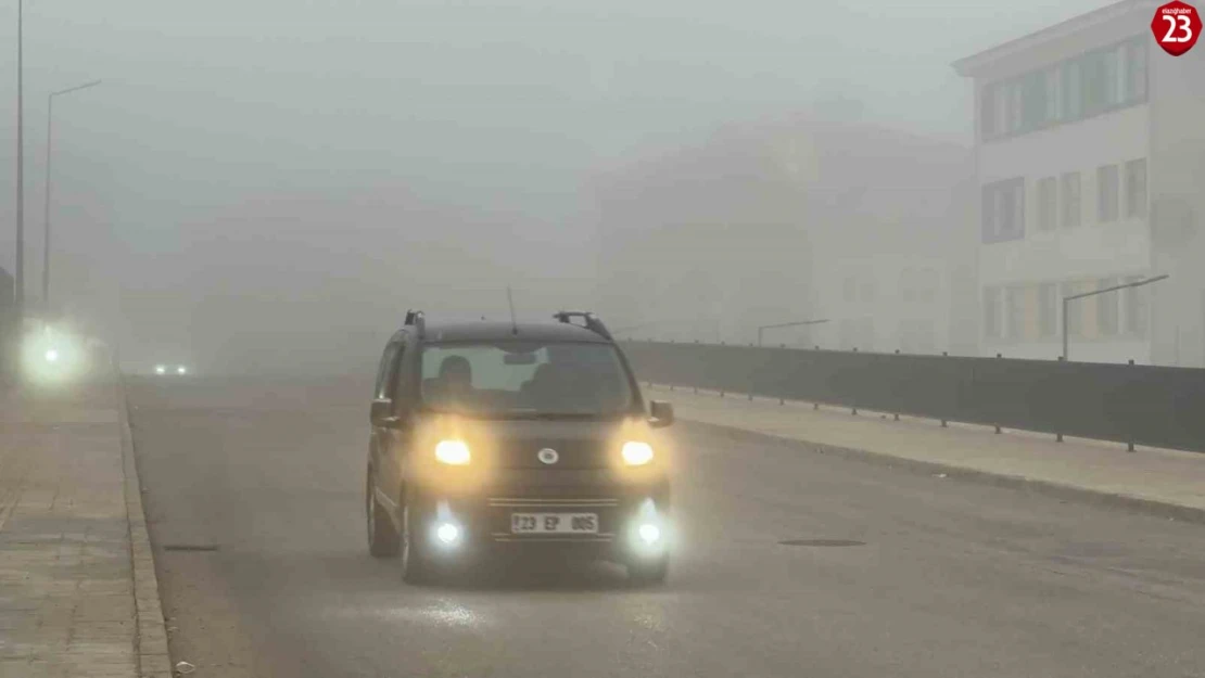 Elazığ'da Yoğun Sis Hayatı Olumsuz Etkiliyor: Görüş Mesafesi 5 Metreye Kadar Düştü