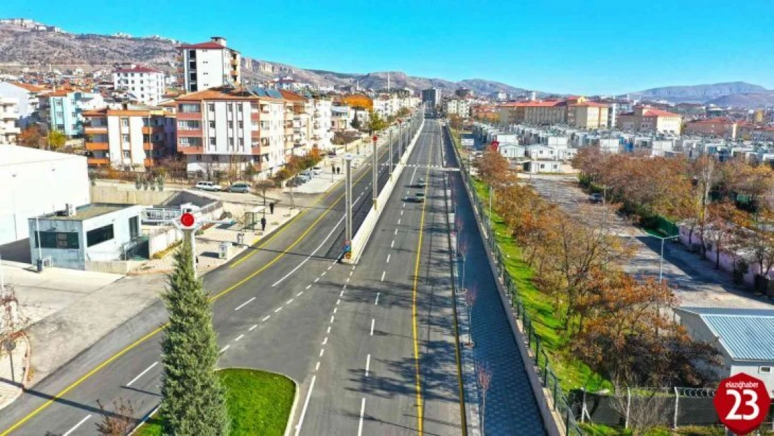 Elazığ'da yol genişletme çalışmaları sürüyor