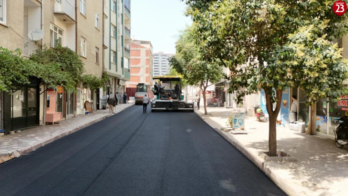 Elazığ'da Yol Konforu Artıyor: Belediye, Üniversite Mahallesi'nde Asfalt Seferberliğinde