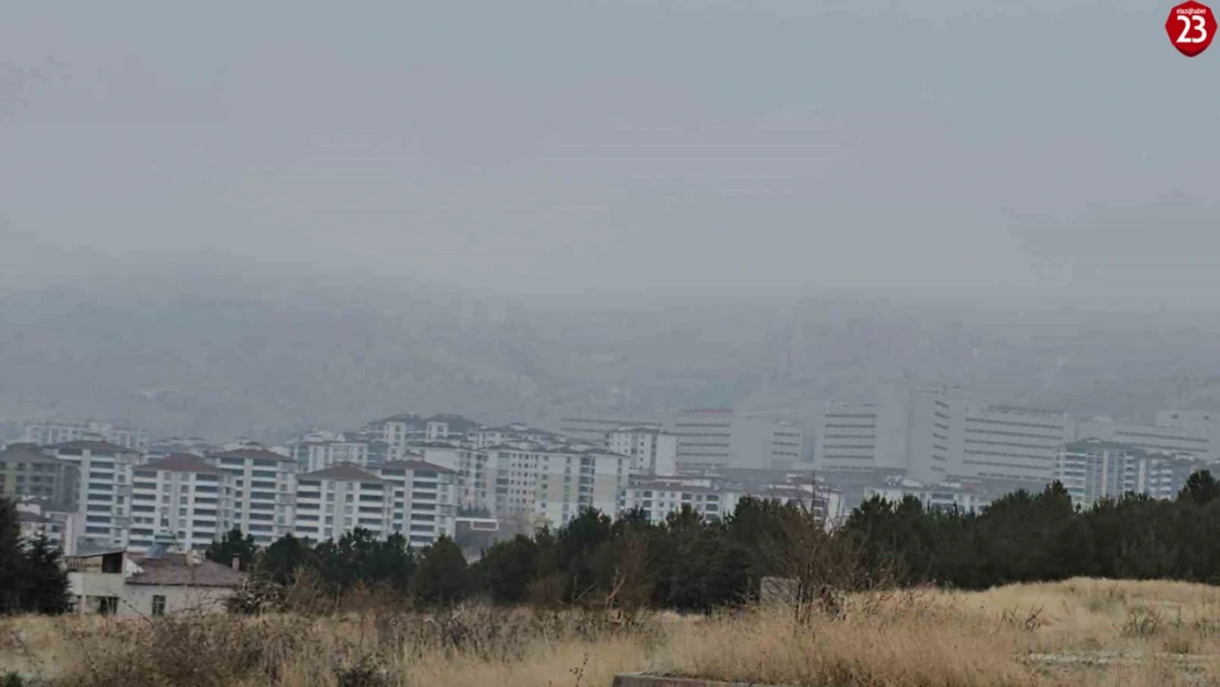 Elazığ'da Sis Etkili Oldu: Sürücüler Dikkatli Seyretti