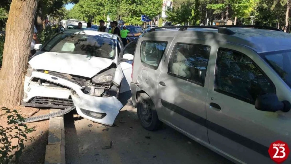 Elazığ'da zincirleme trafik kazası: 3 yaralı