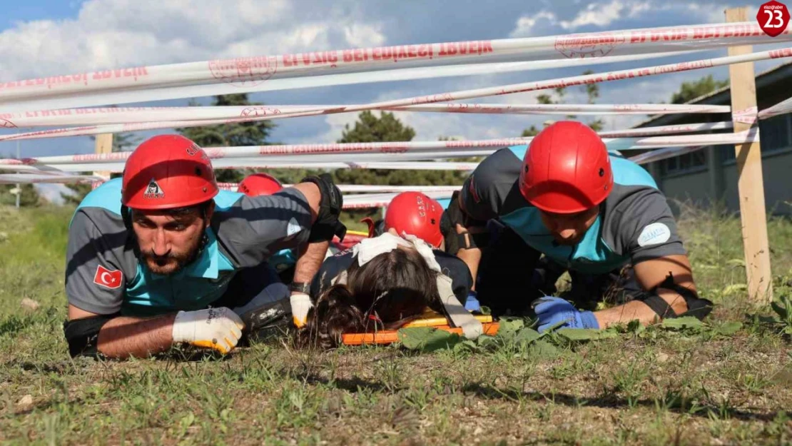 Elazığ'da zorlu UMKE eğitimi tamamlandı
