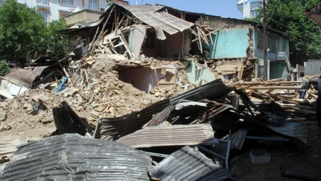 Sanayi ve Mustafapaşa Mahallelerinde Sel ve Su Taşkınları Hasara Neden Oldu