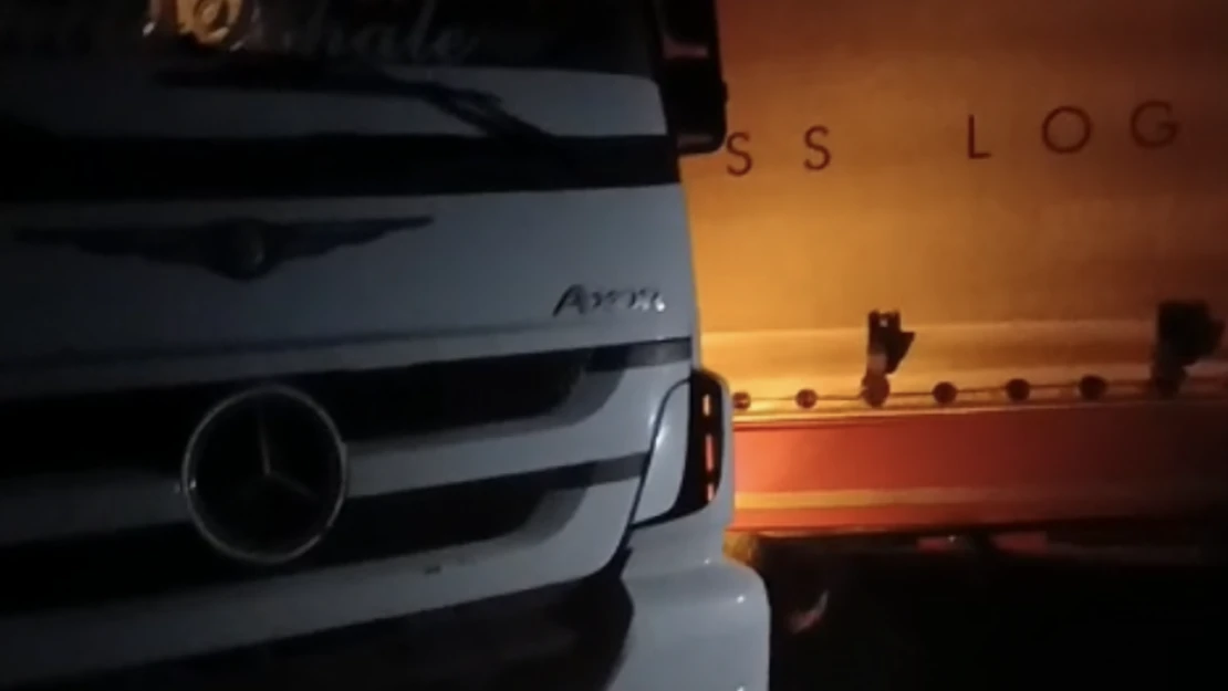 Elazığ–Diyarbakır Yolunda TIR Kazası: Dorse Kabine Girdi