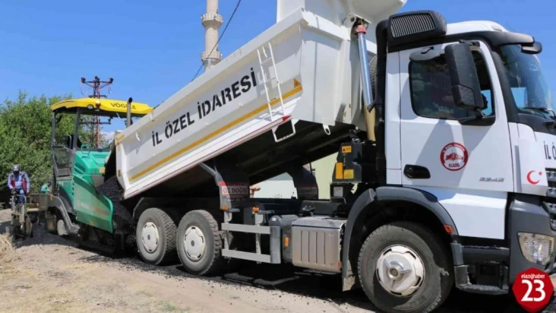 Elazığ İl Özel İdaresi ekiplerinden yol bakım ve genişletme çalışmaları