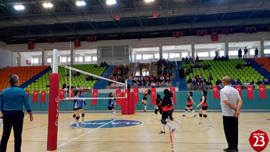 Elazığ'ın ev sahipliğinde voleybol grup müsabakaları başladı