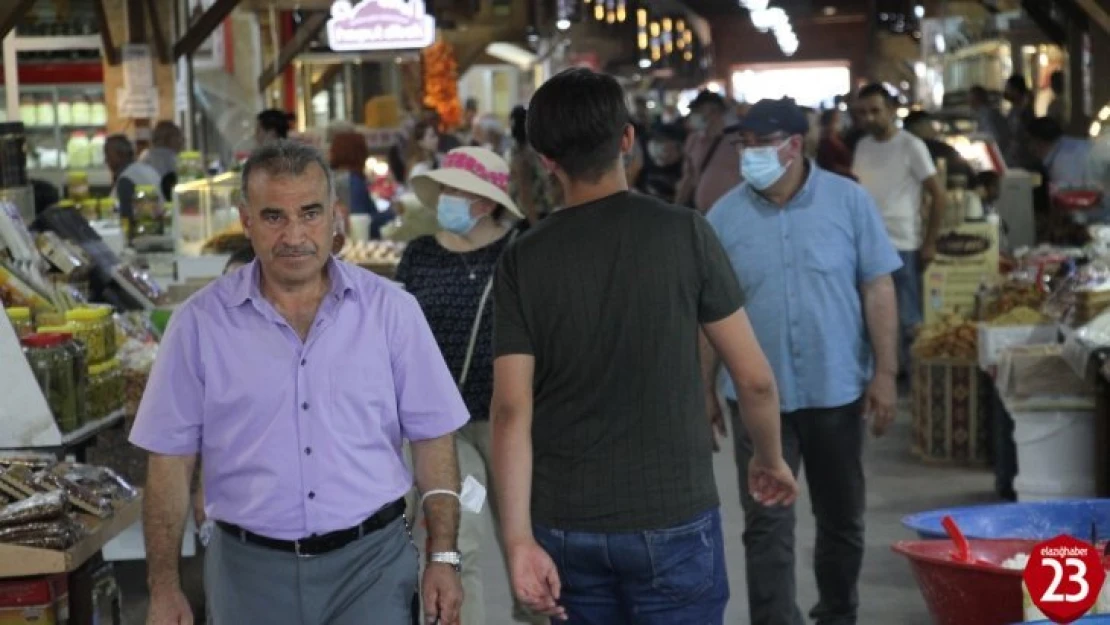 Elazığ Tarihi Kapalı Çarşı'da Bayram Yoğunluğu