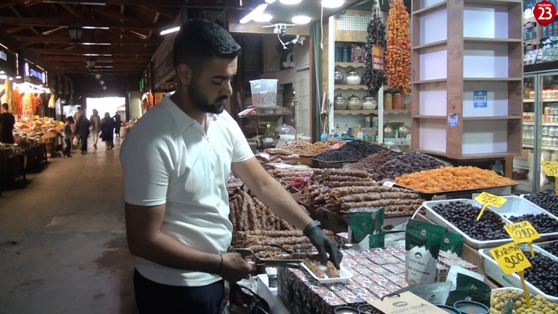 Elazığ Kapalı Çarşısı Yaz Aylarında Ziyaretçi Akınına Uğruyor