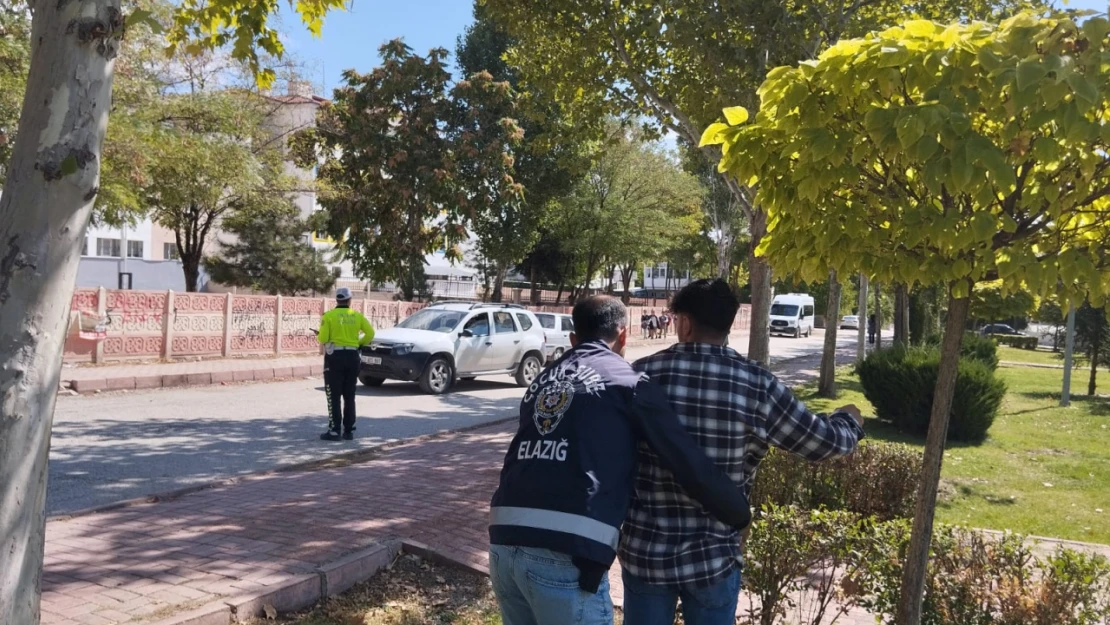 Elazığ Polisi Okul Önlerinde Denetim Yaptı