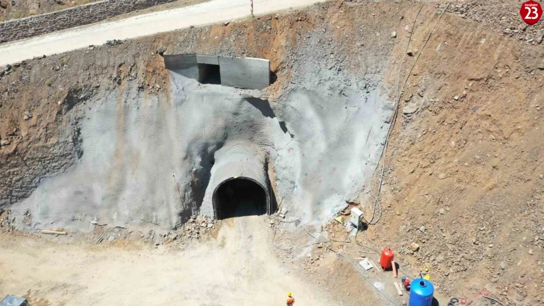 Elazığ Tarhana Regülatörü ve İletim Tüneli yapımına ilk kazma vuruldu