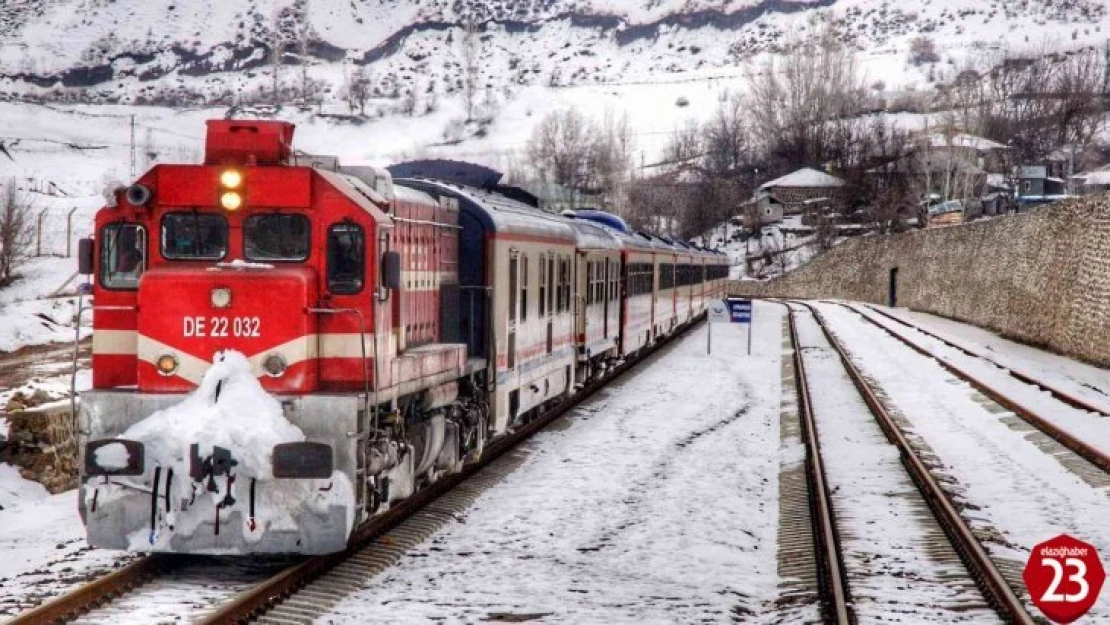 Elazığ-Tatvan arası tren yolculuğundan muhteşem kış manzaraları