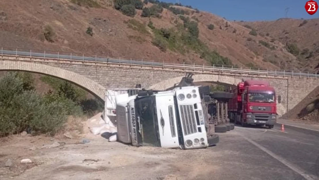 Elazığ tır devrildi: 1 yaralı