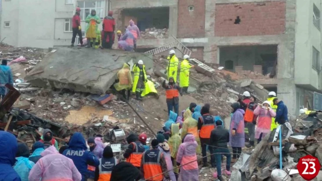 Elazığ Valisi Toraman, '2 vatandaşımızın enkaz altından çıkarılması için çalışmalar devam etmektedir'