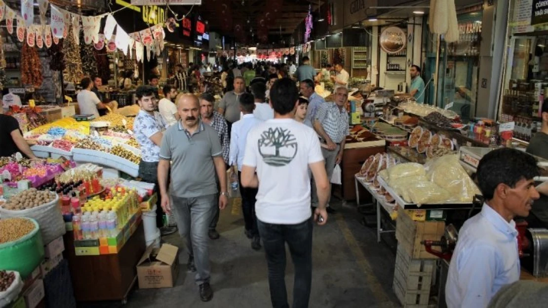 Elazığ'da Bayram Öncesi Alışveriş Yoğunluğu