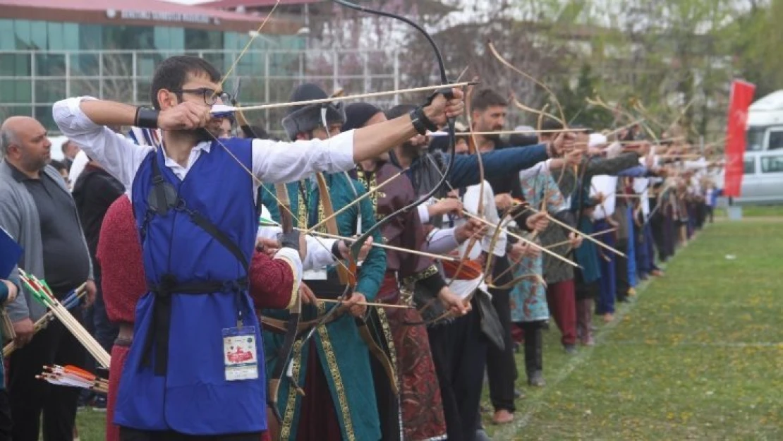 Elazığ'da Okçular Kıyasıya Yarıştı