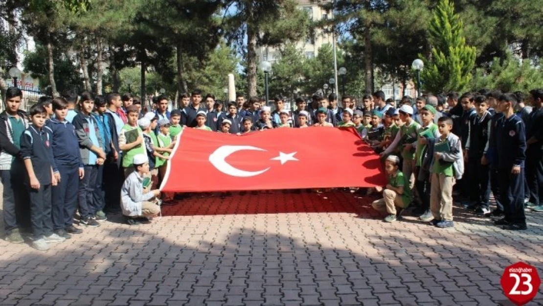 Elazığlı Öğrencilerden Barış Pınarı Harekatına Destek