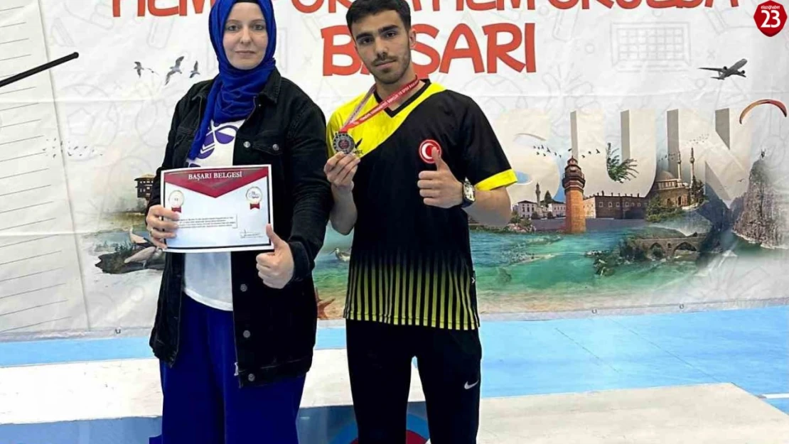 Elazığlı Sporcu Muhammed Talha Kurban, Bilek Güreşinde Türkiye 2'ncisi Oldu