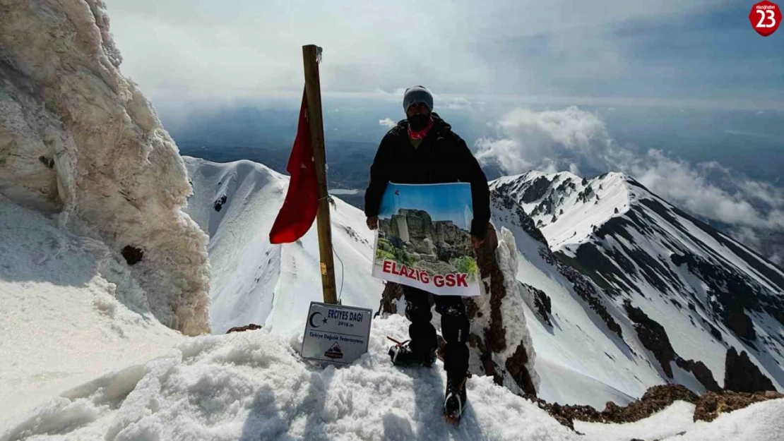 Elazığlı Sporcu Tarık Trap, 3.917 Metrelik Erciyes Zirvesine Tırmandı