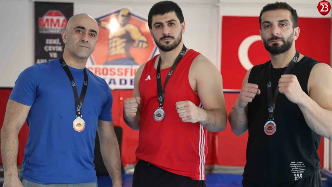 Elazığlı sporcular Türkiye MMA Şampiyonasında madalyaları topladı