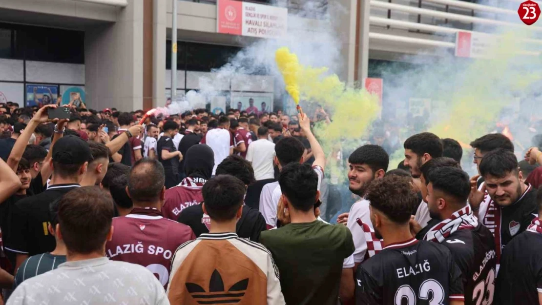 Elazığsporlu taraftarlardan takıma tam destek