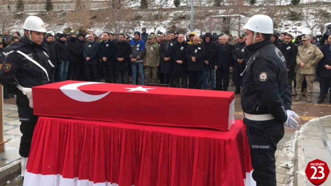 Enkaz altından çıkartılan şehit polisin cenazesi memleketine gönderildi