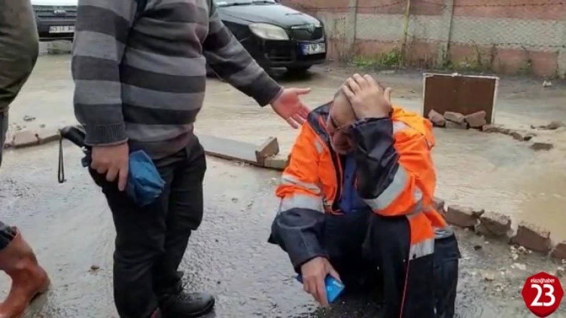 Elazığ'da Evini Su Basan Adam Hüngür Hüngür Ağladı