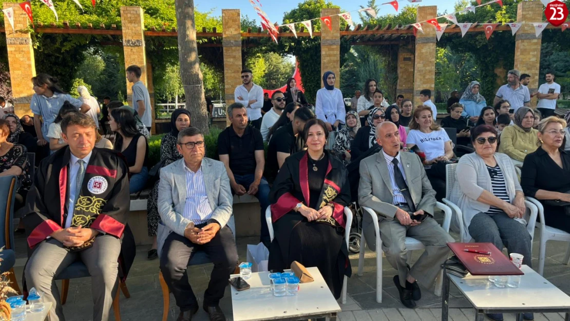 Fırat Üniversitesi'nde Mezuniyet Heyecanı Sürüyor