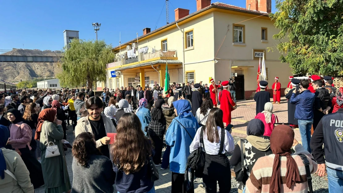 Fırat Üniversitesi Öğrencileri Palu'yu Gezdi