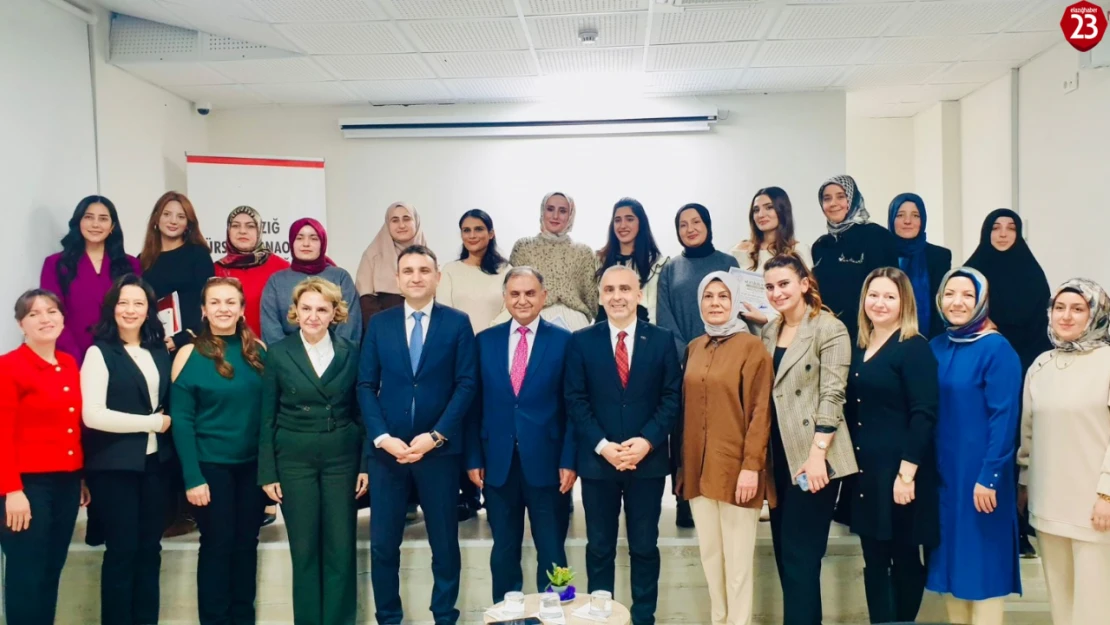 Fırat Üniversitesi Öğrencileri Sertifika Töreniyle Geleceğin Öğretmenliğine İlk Adımı Attı