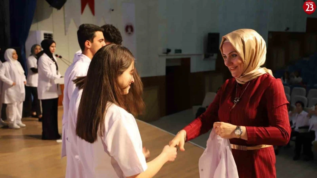 Fırat Üniversitesi Diş Hekimliği Fakültesi'nde Beyaz Önlük Töreni Düzenlendi