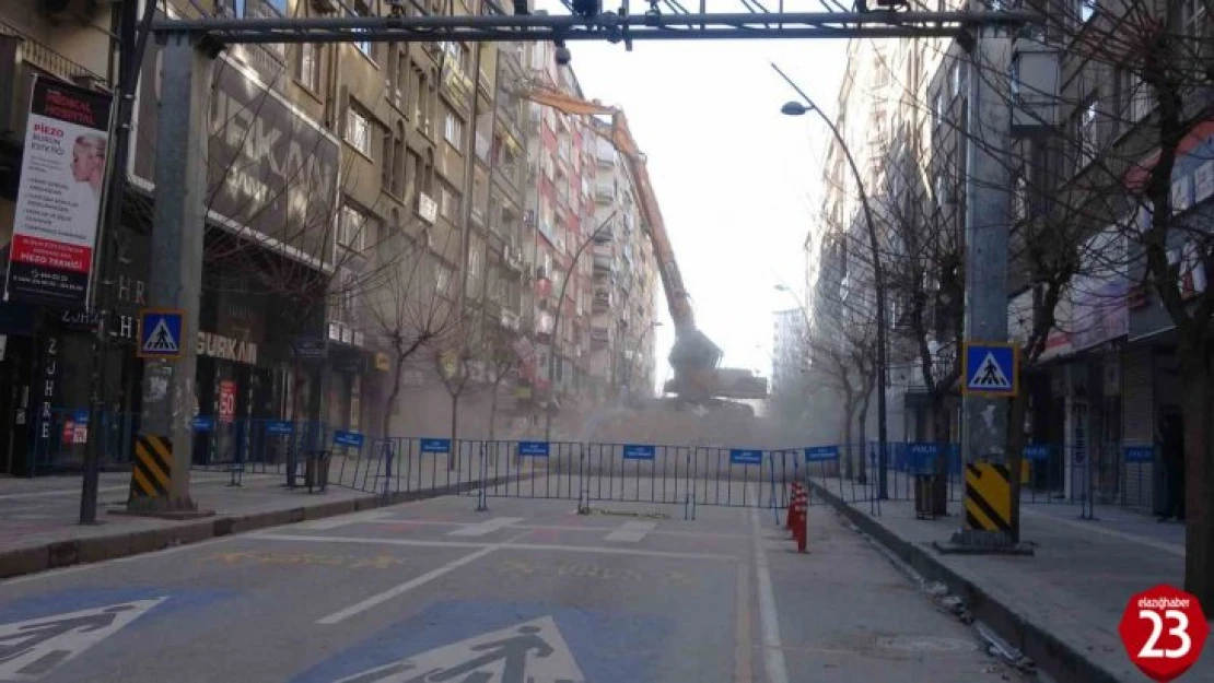 Gazi Caddesi'nde yıkım işlemleri başladı