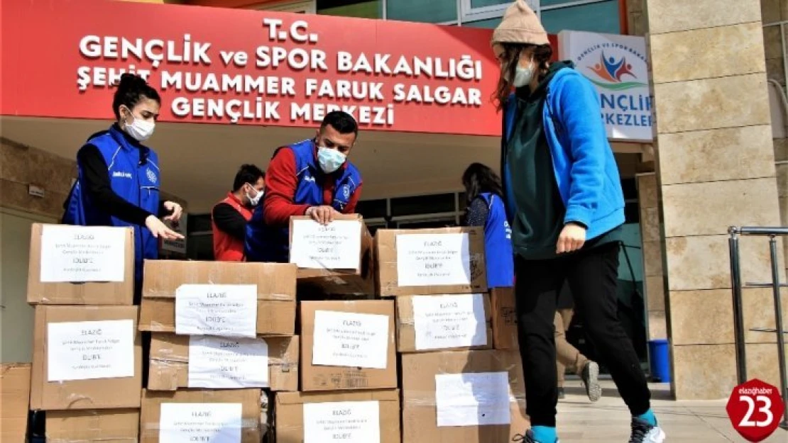 Gençler 'Kardeşlik Üşümesin' dedi, topladıkları kıyafetleri İdlib'e gönderdi