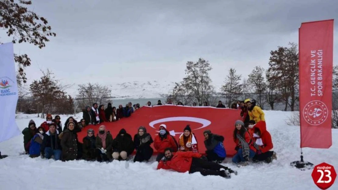 Gençler Hazarbaba Kayak Merkezi'nde doyasıya eğlendi