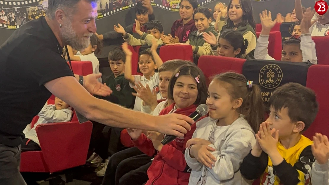 Gezen Sinema Tırı Elazığ'ın İlçelerinde Binlerce Çocuğu Sinemayla Buluşturuyor