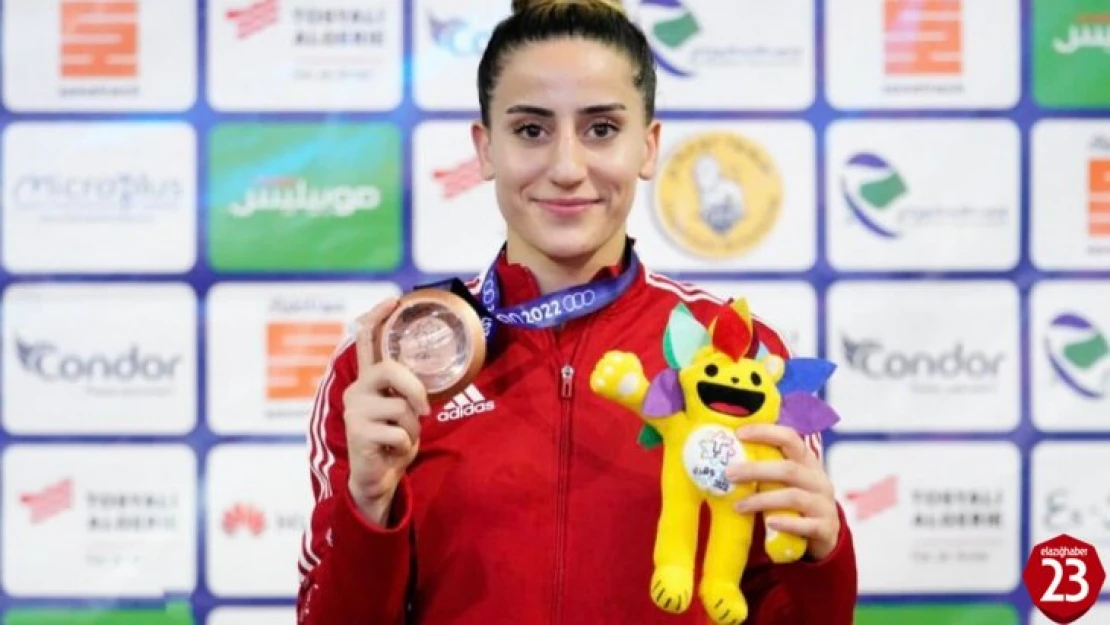 Gizem Özer, Dünya Üniversiteler Boks Şampiyonası'nda yarı finale çıktı